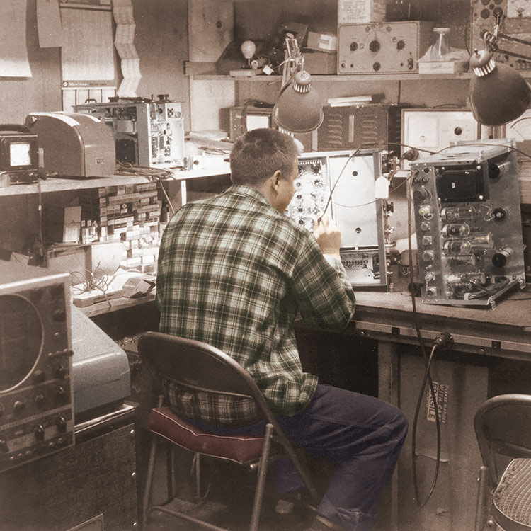 Image of Earl Bakken working at a table in the original Medtronic location